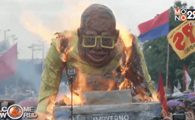 ชาวฟิลิปปินส์ประท้วง ปธน. หน้าสภาผู้แทนฯ