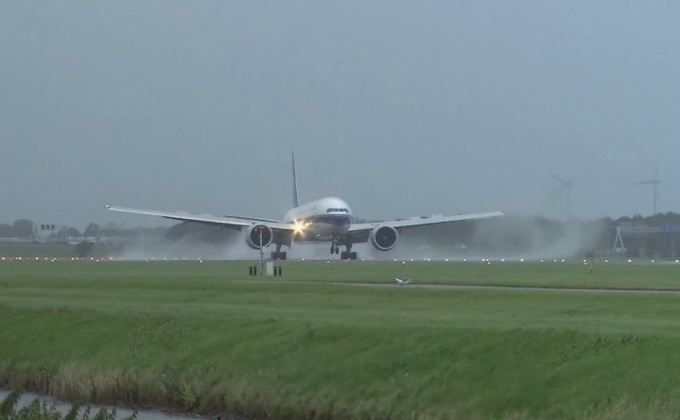 เนเธอร์แลนด์ยกเลิกเที่ยวบินหลังลมกระโชกแรง