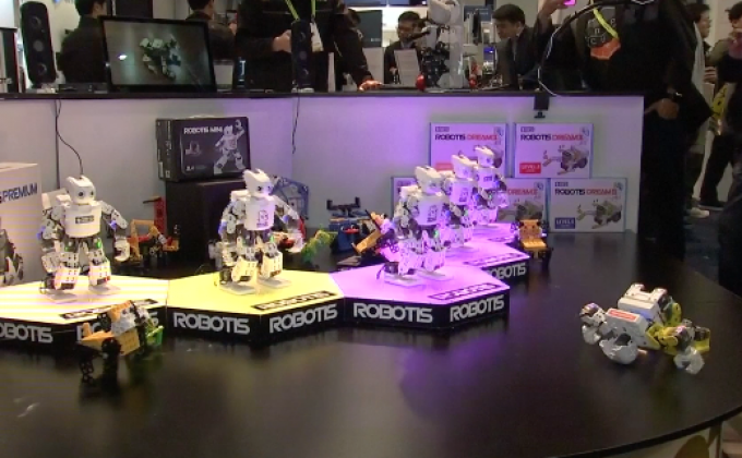 ผู้คนแห่เข้าชมงาน CES ที่จัดขึ้นในเมืองลาสเวกัส