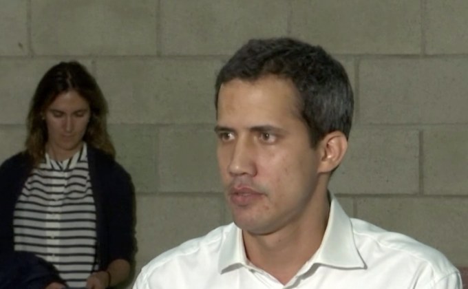 ผู้นำฝ่ายค้านเวเนฯ เปิดรับทุกทางเลือกโค่น ปธน.