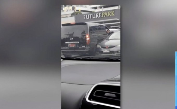 เจ้าของรถตู้ป้ายแดงยอมเคลียร์ หลังขับชนเก๋งแล้วหนี