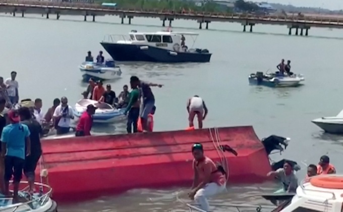 เรือล่มในอินโดนีเซีย คร่า 10 ชีวิต