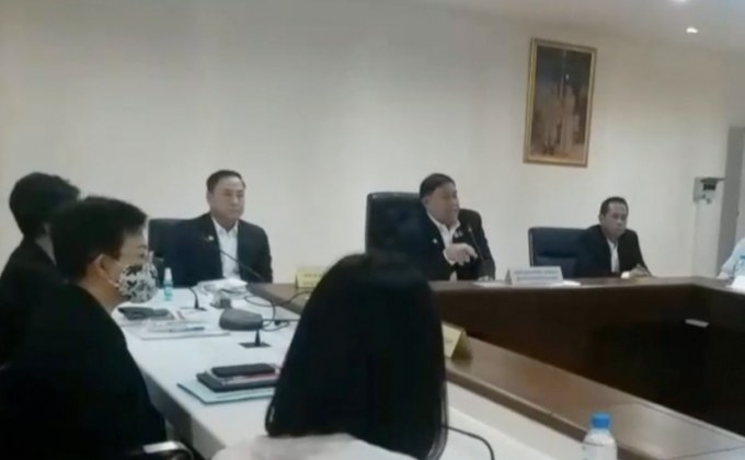 กทม. มีมติปิดห้างสรรพสินค้า และตลาด