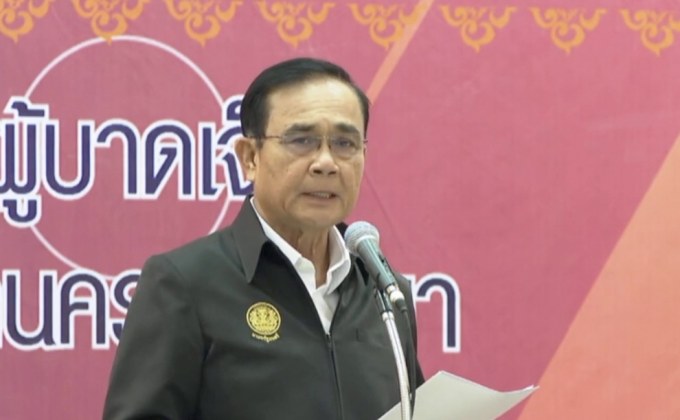 นายกฯ มอบเงินเยียวยาพร้อมให้กำลังใจชาวโคราช