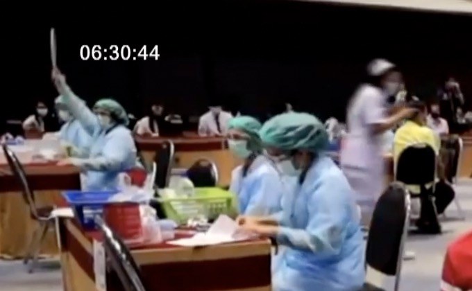 “อนุทิน” ย้ำพื้นที่สีแดงจะได้วัคซีนมากกว่าพื้นที่อื่น