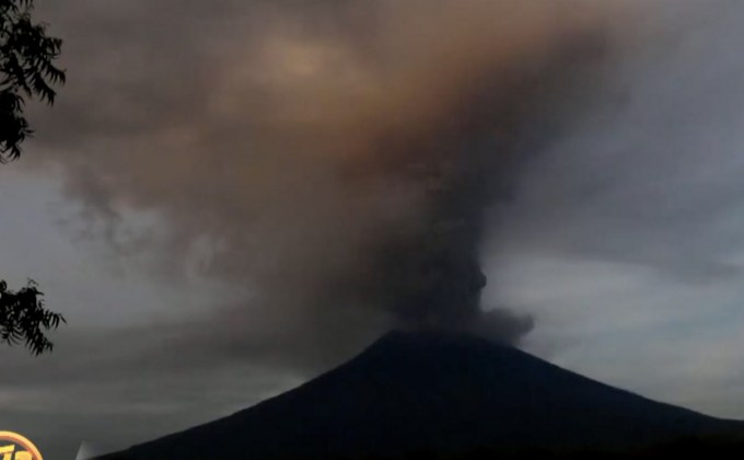 อินโดฯ อพยพนับแสนคนหนีภูเขาไฟปะทุ