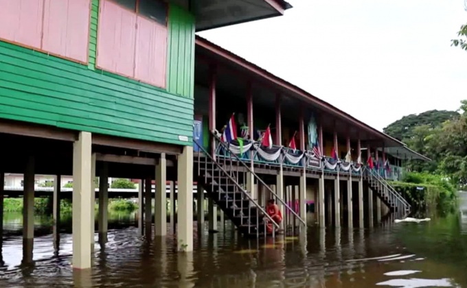 ชาวบ้านอพยพหนีน้ำท่วม จ.นครสวรรค์