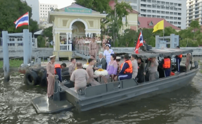 ผู้แทนพระองค์ลอยพระประทีป