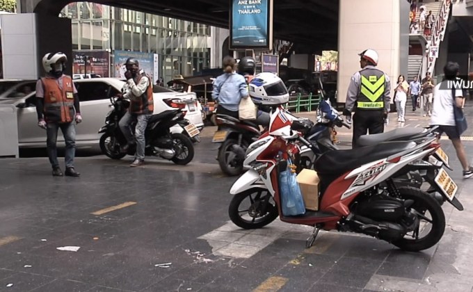 รัฐอุ้มวิน จยย.ถือบัตรคนจน ลดน้ำมันลิตรละ 3 บาท 