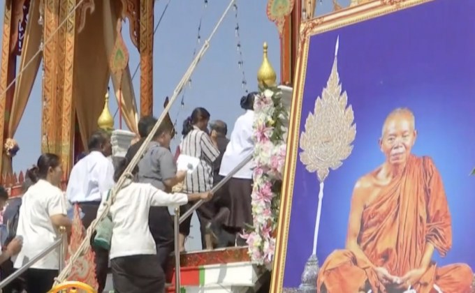 ศิษยานุศิษย์ร่วมพิธีประชุมเพลิงสรีรสังขารจำลอง