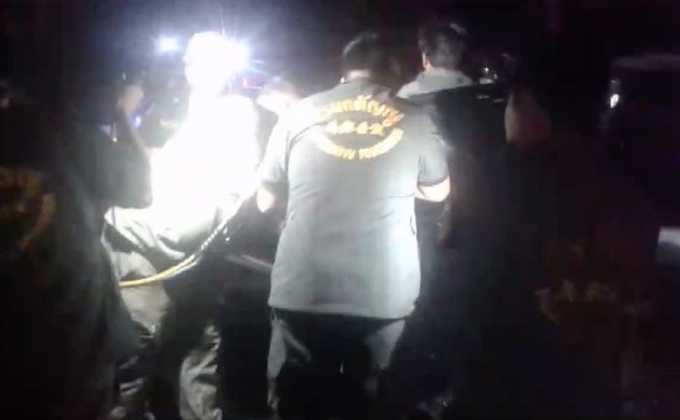 รถโม่ปูนชนกระบะอาการสาหัส 2 คน