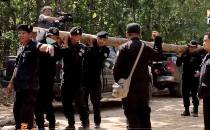 ยึดไม้สักทางเข้าโครงการธะธรรมชาติ