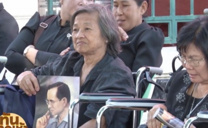 ประชาชนเข้าสักการะพระบรมศพเนืองแน่น