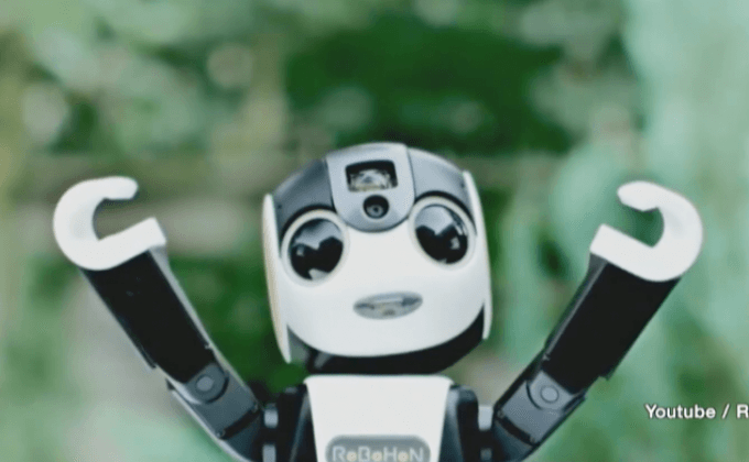 สมาร์ทโฟนหุ่นยนต์ “โรโบฮอน”