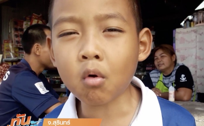 หนูน้อยโชว์เลียนเสียงไก่ขัน