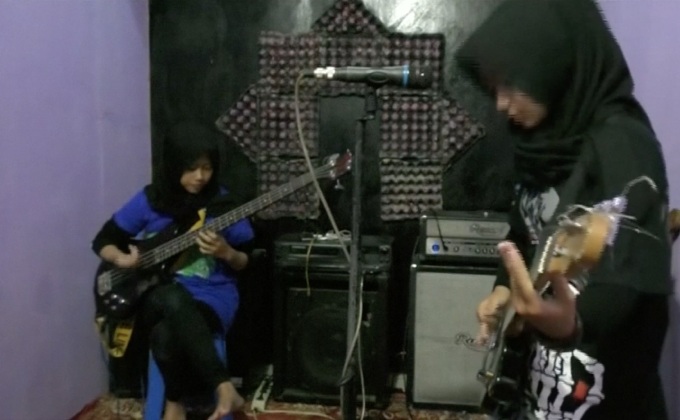 ความท้าทายของวงเมทัลหญิงล้วนอินโดนีเซีย