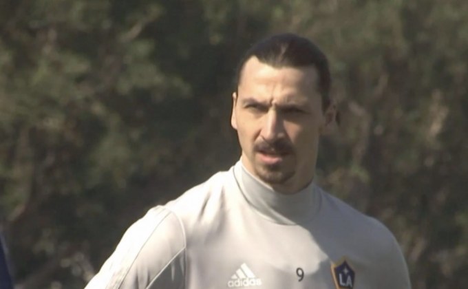 แฟนมัลโม แห่เผารูปปั้น “ซลาตัน” หลังซื้อหุ้นทีมคู่แค้น