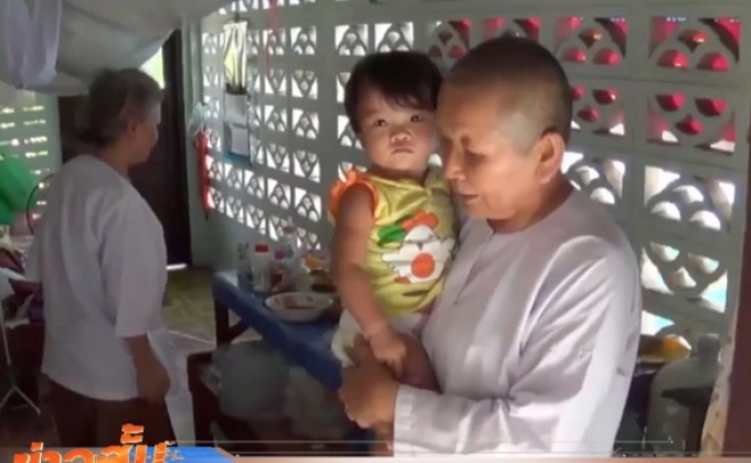 พ่อแม่ทิ้งหนูน้อยวัยขวบเศษให้แม่ชีเลี้ยงดูแทน