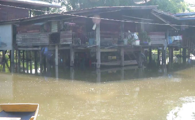 น้ำท่วมขังหมู่บ้านนาน 2 เดือน จ.พิจิตร