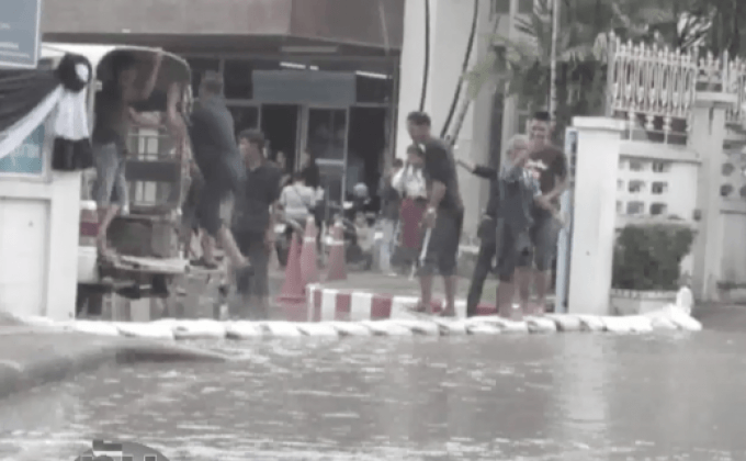 หลายจังหวัดยังเผชิญน้ำท่วม-ใต้เฝ้าระวังคลื่นลมแรง