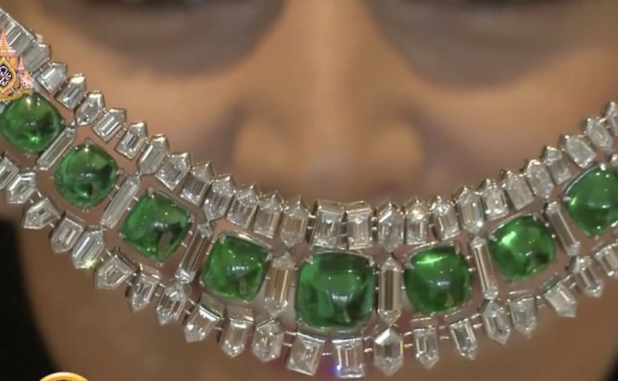 ประมูลสร้อยเพชรมรกต คาดราคาสูง 127 ล้านบาท