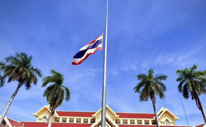 ลดธงครึ่งเสาทั่วประเทศถวายอาลัยพระพันปีหลวง
