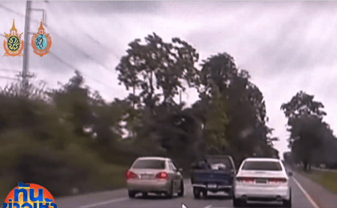 แก๊งขับรถเฉี่ยวชนกรรโชกทรัพย์อาละวาด จ.เชียงใหม่