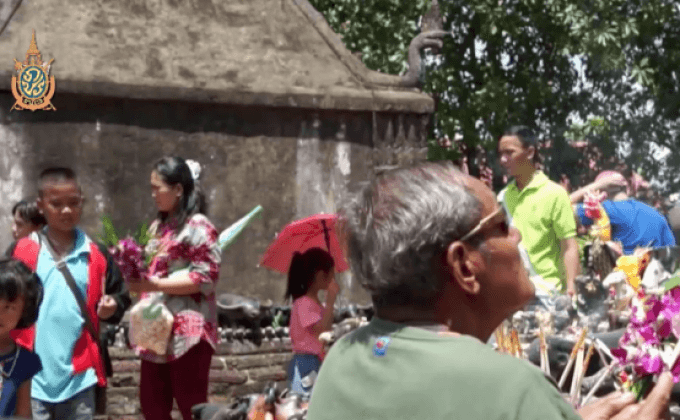 ประชาชนท่องเที่ยวทำบุญคึกคัก