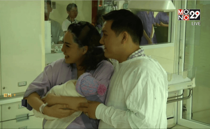 “นุ้ย” ควง “ปอนด์” แถลงคลอดลูกสาวคนแรก “น้องรดา”