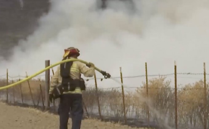 ไฟป่าแคลิฟอร์เนียลามหลายร้อยจุด