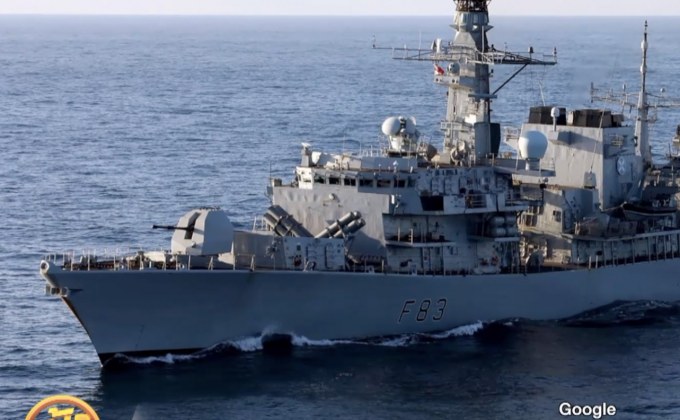 เรือฟริเกตอังกฤษประกบเรือรบรัสเซีย