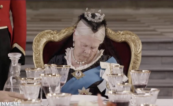 Movie Review : Victoria & Abdul ราชินีและคนสนิท