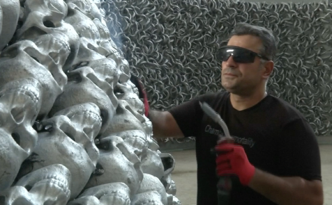 ศิลปินตุรกีสร้างศิลปะด้วย “กะโหลก-เขาสัตว์โลหะ”