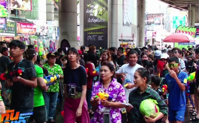 บรรยากาศสงกรานต์ในกรุงเทพฯยังคึกคัก