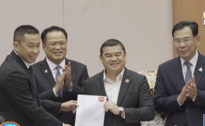 ในหลวง-พระราชินี พระราชทานเวชภัณฑ์ให้ชาวจีนในอู่ฮั่น