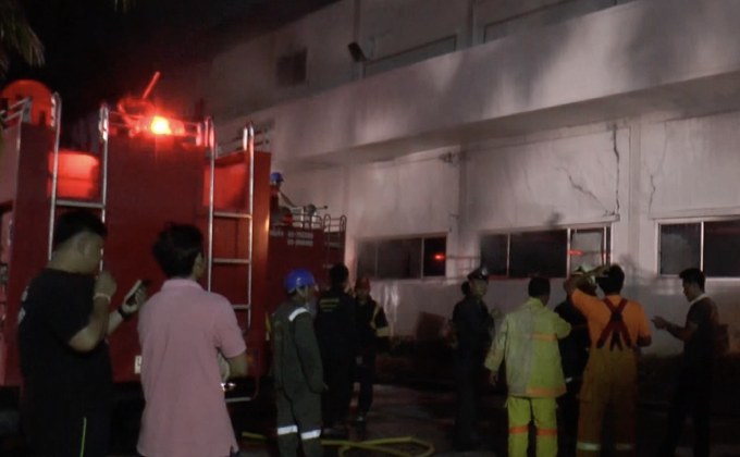 ไฟไหม้โรงงานผลิตหลอดไฟนิคมบางปู