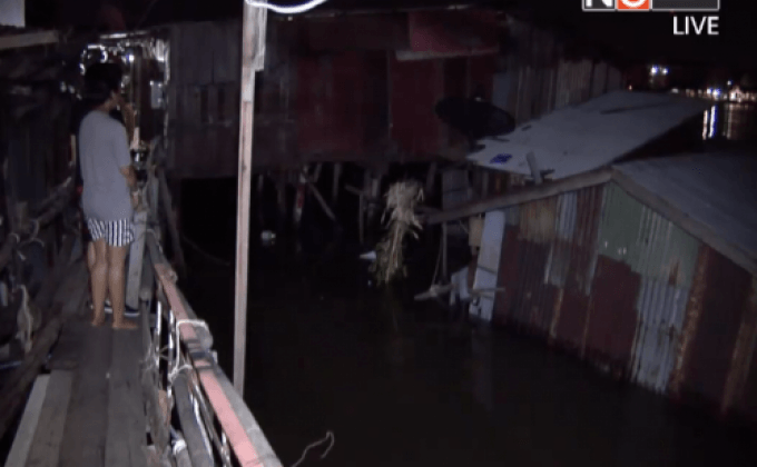 บ้านพักทรุดตัวจมลงแม่น้ำเจ้าพระยา