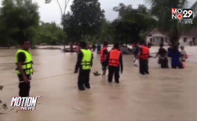 ทหารเรือช่วยผู้ประสบภัยน้ำท่วมชลบุรี