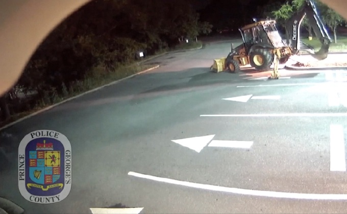 โจรใช้รถตักดินพังตู้ ATM ในสหรัฐฯ