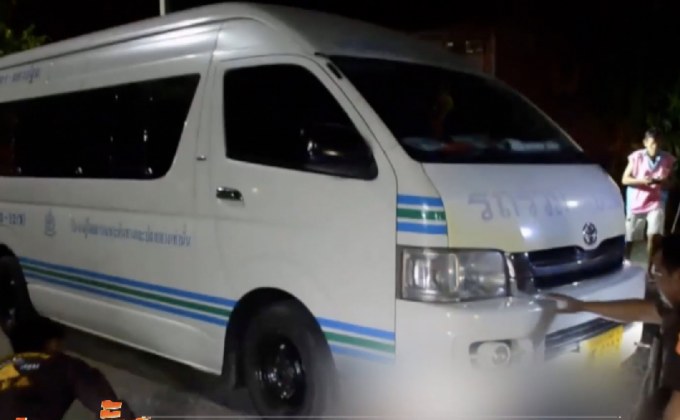 ตำรวจรับแจ้งคนขับรถตู้ ขับลากศพไกล 3 กม.