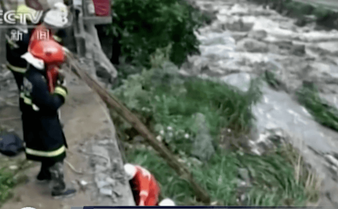 น้ำท่วมในเมืองซีอานของจีนตายแล้ว 8 คน