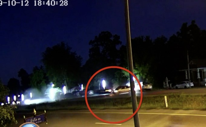 ปิกอัพซิ่งหลุดโค้งชนสนั่น 9 คัน