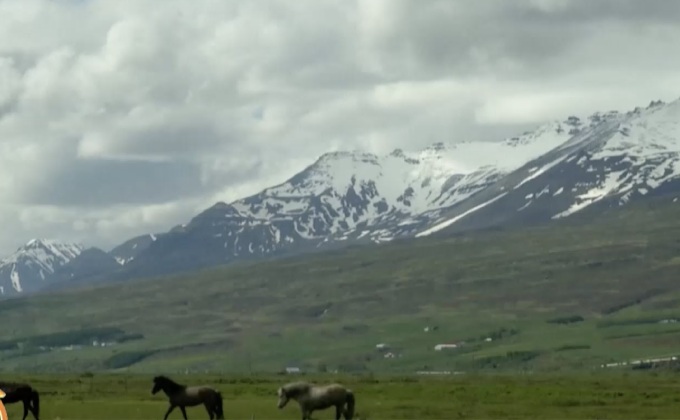 ชมพระอาทิตย์เที่ยงคืนที่ไอซ์แลนด์