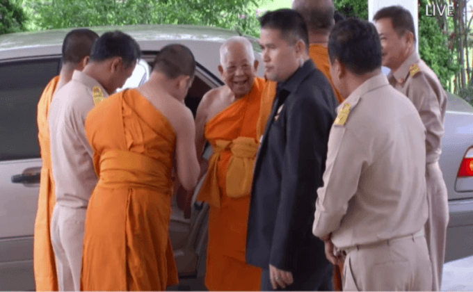 ยื่นดีเอสไอตรวจสอบเจ้าอาวาสวัดปากน้ำภาษีเจริญ
