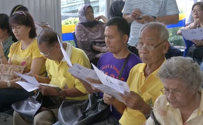 “สมคิด” สั่งอัดงบกว่า 1 แสนล้านบาท ช่วยคนจน-คนชรา