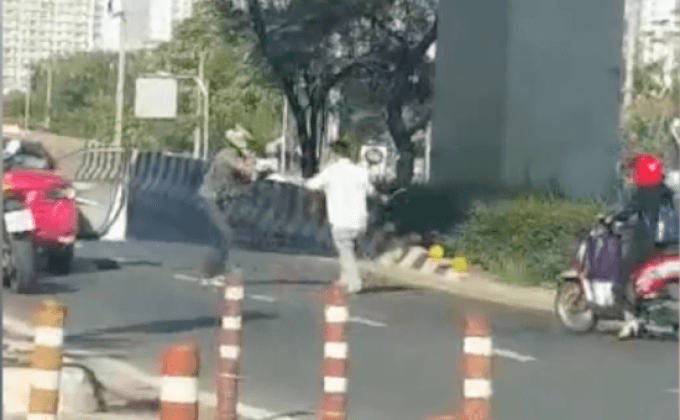 แท็กซี่โหดฟันหนุ่มขับบิ๊กไบค์กลางถนน