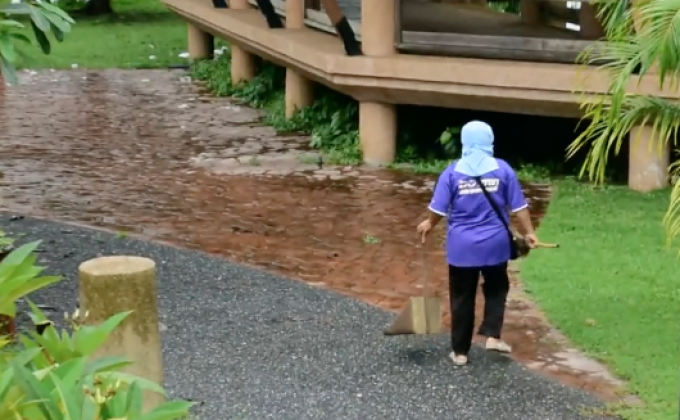 ถุงยางเกลื่อนในสวนสาธารณะกลางเมืองอุดรธานี