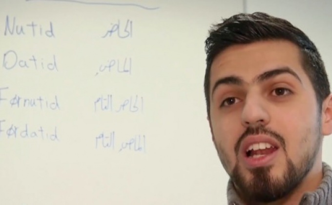 ผู้ลี้ภัยชาวซีเรียสอนภาษาเดนมาร์ก