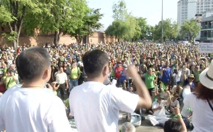 ชาวเชียงใหม่ชุมนุมแสดงพลัง จี้นายกฯ รื้อบ้านพักศาล