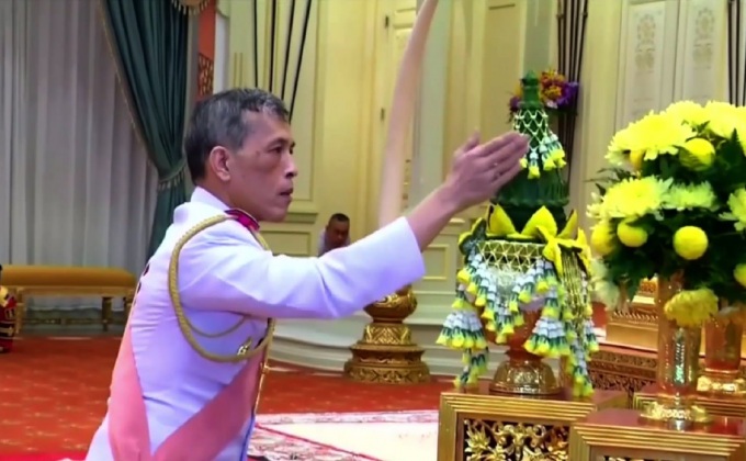 สมเด็จพระบรมฯ ทรงรับขึ้นทรงราชย์